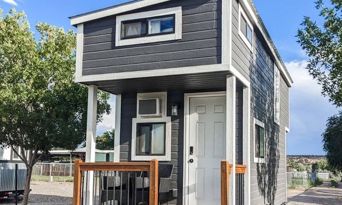 Farmington House | Tiny House - Vista Retreat