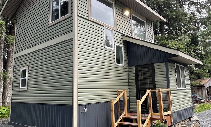 Bear Creek House | Tiny Retreat at Stoney Creek