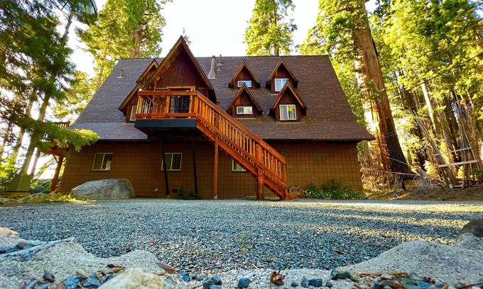 Springville Cabin | Tiny Trees Cabin (Giant Sequoias)