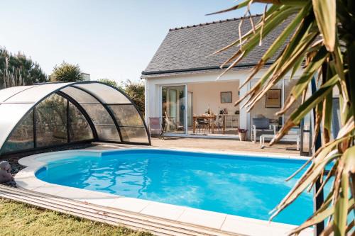 Plovan House | Tipoz'Immo - house with private pool - bed linen included - enclosed ground