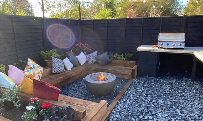 New Forest District House | Tipsy Cottage with fire-pit and BBQ