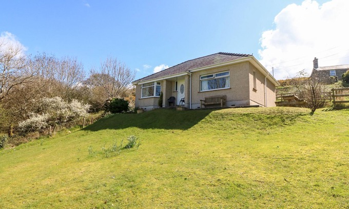 Talsarnau Cottage | TIRIONFA, pet friendly, country holiday cottage in Talsarnau