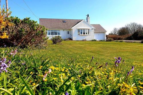 Trearddur Bay House | TIRNANT- 3 Bed - GROUND FLOOR ROOMS -DOG FRIENDLY