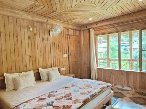 Banjar House | Tirthan Majestic View Homestay