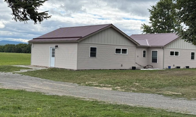 Ellenburg Depot Bed & Breakfast | TKW Farms 361B Four Season B&B. Pet Friendly