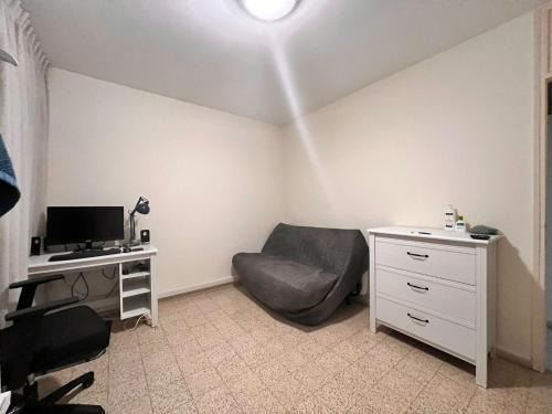 Bat Yam Apartment | TLV Vintage 2BR