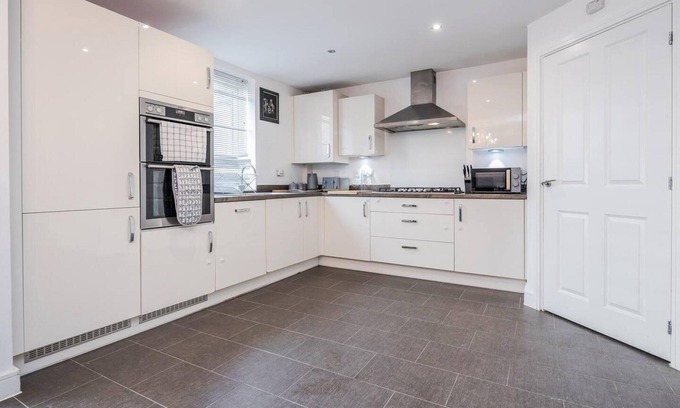 Stanford-le-Hope House | tms Cheerful 5bdr House! Thurrock! Free Parking!