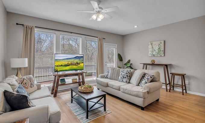 Bonner Springs House | To Legends! 3BD with 2.5 Bath House!