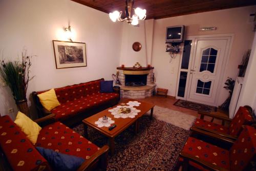 Karpenisi Apartment | To Spiti tis Pareas