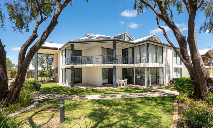 Broadwater Resort | To The Beach - Unit 2