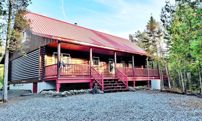 Northern Bruce Peninsula Cottage | Tobermory Peaceful Private Entire Log Cottage Spacious Fully Equipped
