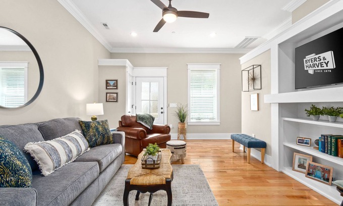 Clarksville Condo | Todd's Place in Downtown Clarksville (638 Madison St, #5)