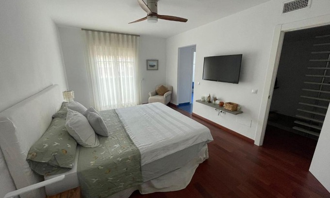 Almeria House | Tokyo Rooms (El Playazo) - Habitación PREMIUM con baño privado