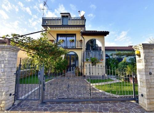 Umag Apartment | Tolles Appartement in Umag mit Grill, Terrasse und Garten