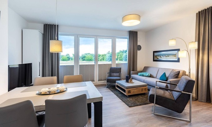 Boltenhagen Apartment | Tolles, Strandnahes Ferienapartment mit Schönem Balkon und Blick Über die Felder - Aparthotel