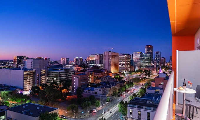 Adelaide Central Business District Hotel | Tom's Court Hotel