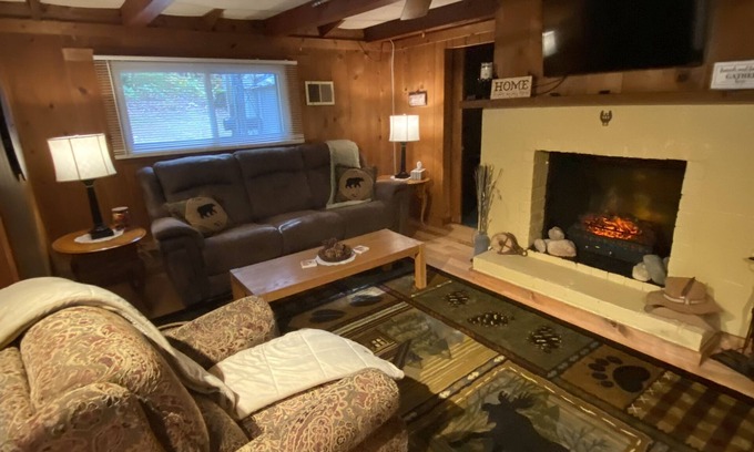 Irons Cabin | Toma trail cozy cabin salmon are in the Rivers small game is around corner