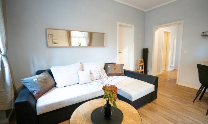 Trachau Apartment | TONI Charming Apartment im idyllischem Villenviertel mit Netflix