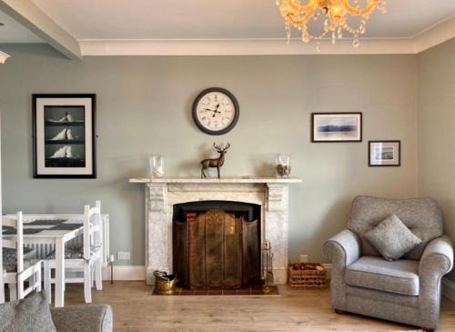 Newcastle Apartment | Tonn Ruray Sea View Luxury 2 Bed Apartment