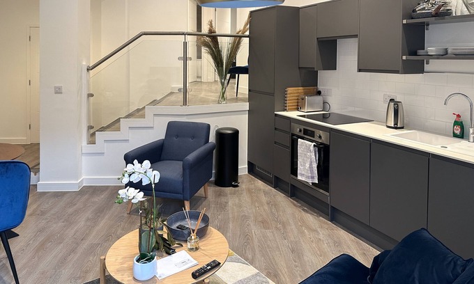 Ipswich Apartment | Toothbrush Apartments - Century House