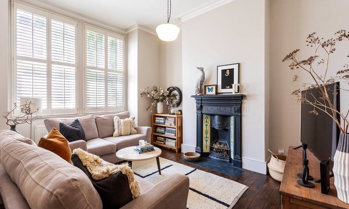 Graveney Apartment | Tooting's Charming Victorian Garden Hideaway
