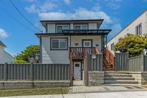 New Westminster House | Top choice 2-Bed 1-Bath Garden Suite