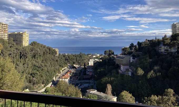 Saint Antoine Apartment | Top floor apartment with terrace and sea view
