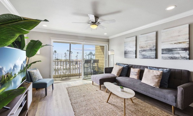 Newport Beach Condo | Top floor condo overlooking the ocean