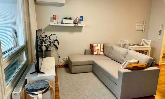 Aviapolis Apartment | Top floor flat with sauna, A/C & free parkingn