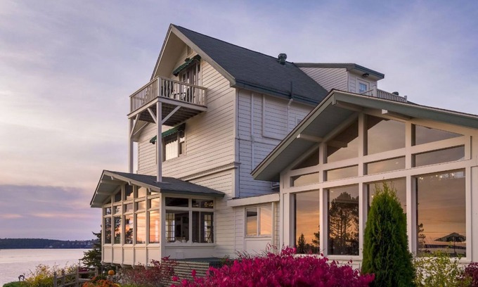 Boothbay Harbor Apartment | Top Floor Queen Rm | Panorama View |No Hidden Fees