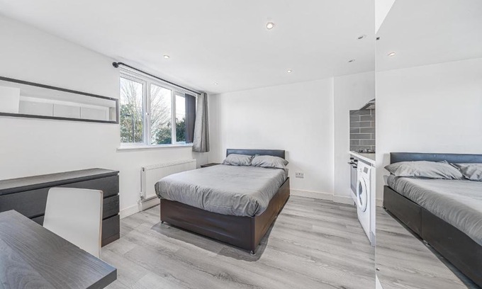 Southwark Apartment | Top Floor Studio in Camberwell