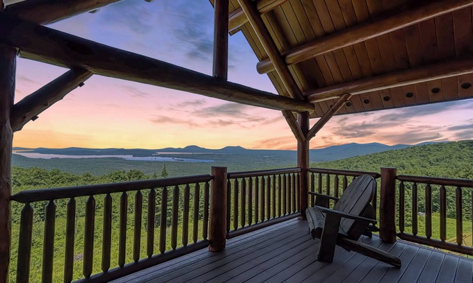 Greenville Cabin | Top O' The World (Mountain Views)