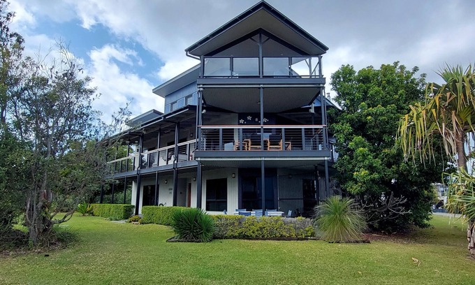 Brisbane Waterfront House | TOP OF THE BAY TANGALOOMA with 180 degree VIEW OF MORETON BAY
