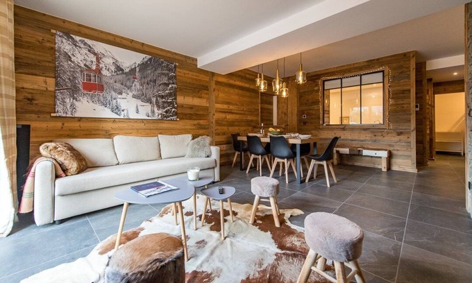 Saint-Sorlin-d'Arves Apartment | Top of the range flat with a large terrace in the heart of the village - sleeps 6