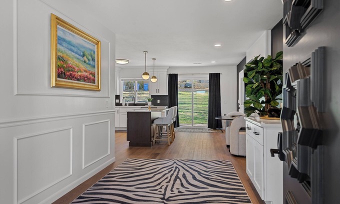 Petersburg House | Top-Rated Premier 3-Bedroom Spotless & Charming Home