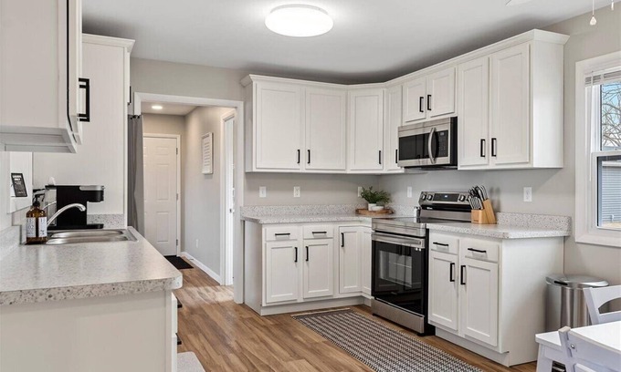 Springfield House | Top-Rated Premier 3-Bedroom Spotless & Charming House