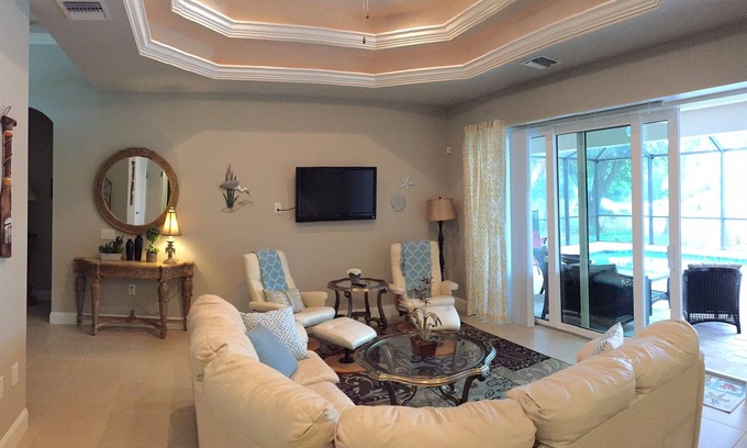 South Venice Villa | Top Rated Villa For Rent! Short Walk To Beach. Swimming Pool. Family-Friendly