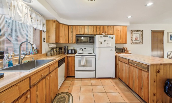 North Creek House | Top Ridge 49p - Family-friendly End Unit 3 Bedroom Townhouse by The Summit at Gore Mountain