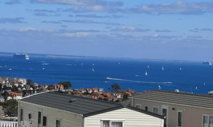 Swanage Ski Chalet | Top Spec Caravan - Stunning sea views across bay