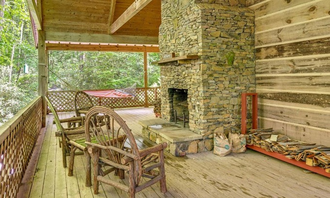 Topton House | Topton Cabin with Hot Tub - 6 Mi to Nantahala Lake!