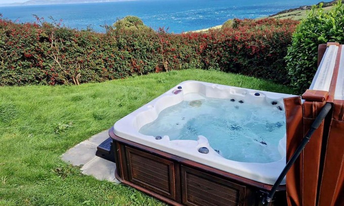 Ballycastle Ski Chalet | Torr Lodge- luxury log cabin with private hot tub!