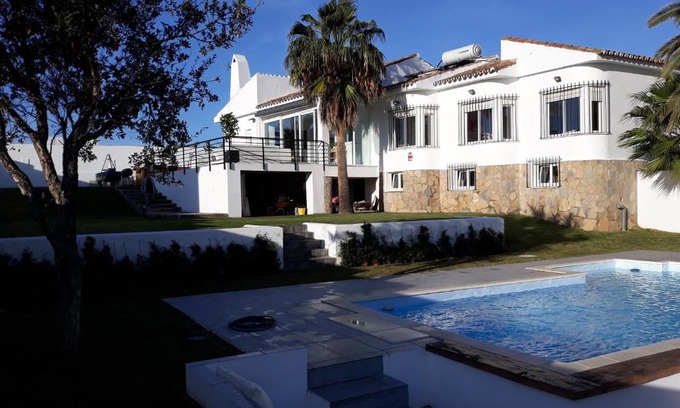 San Roque Villa | Torreguadiaro Villa - 2 mins walk from the bars and restaurants