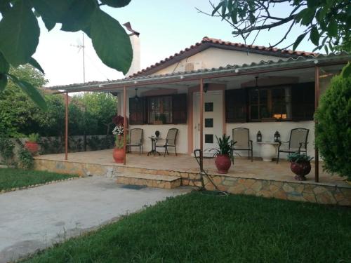 Katakolo House | Tota's Family House