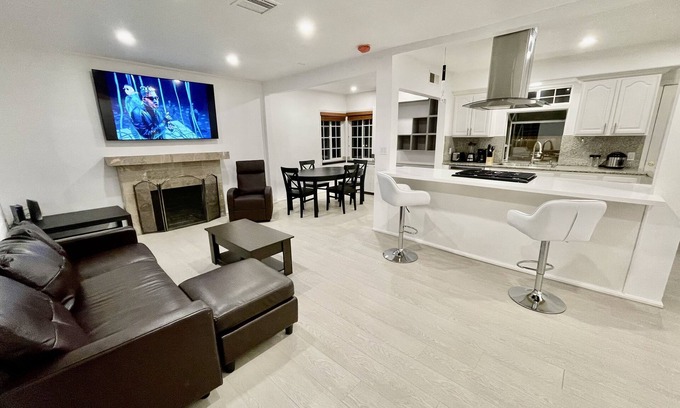 Reseda House | Total 6 bedrooms 2 full bath 12 beds New Remodeled