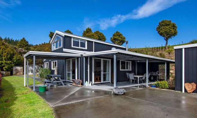 Ruakaka Cottage | Totara Ridge - Ruakaka Holiday Home