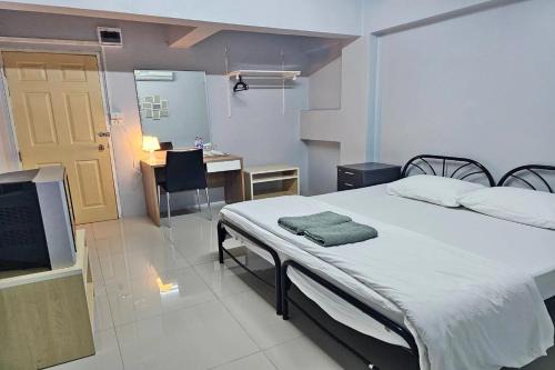 Bang Chalong Hotel | Toucan Bed and Cafe