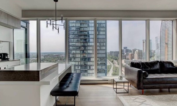 Ville-Marie Apartment | Tour des Canadiens 2 | 28th floor with panoramic city view | 2 bdrms, 2 bathrms