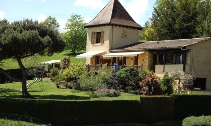 Sarlat-la-Caneda Apartment | Tour Périgourdine à Sarlat - Private swimming pool -Havre de Paix close to amenities
