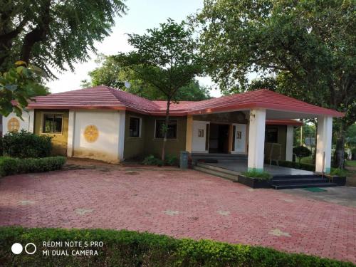 Khajuraho Hotel | TOURIST VILLAGE KHAJURAHO