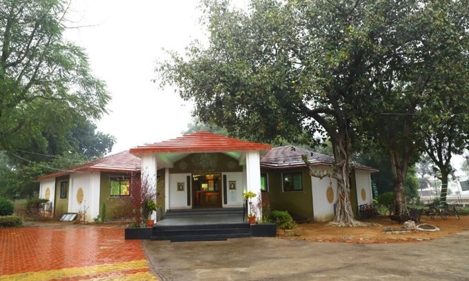 Khajuraho Hotel | Tourist village Khajuraho